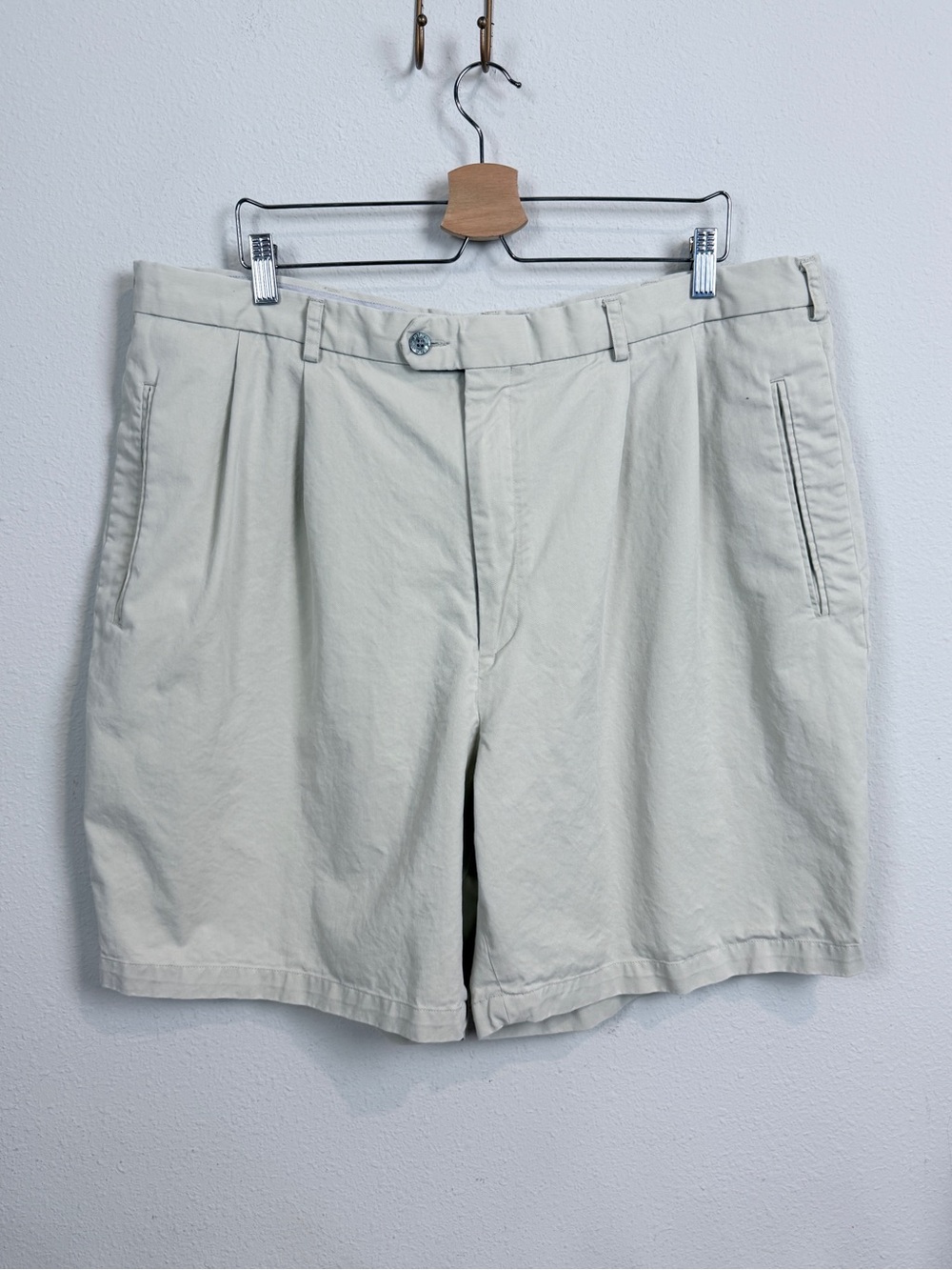 Ping Men's Light Cream Flat-Front Cotton Shorts